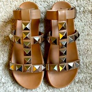 Steve Madden Women's Daft Metal Embellishment Tan Flat Sandals